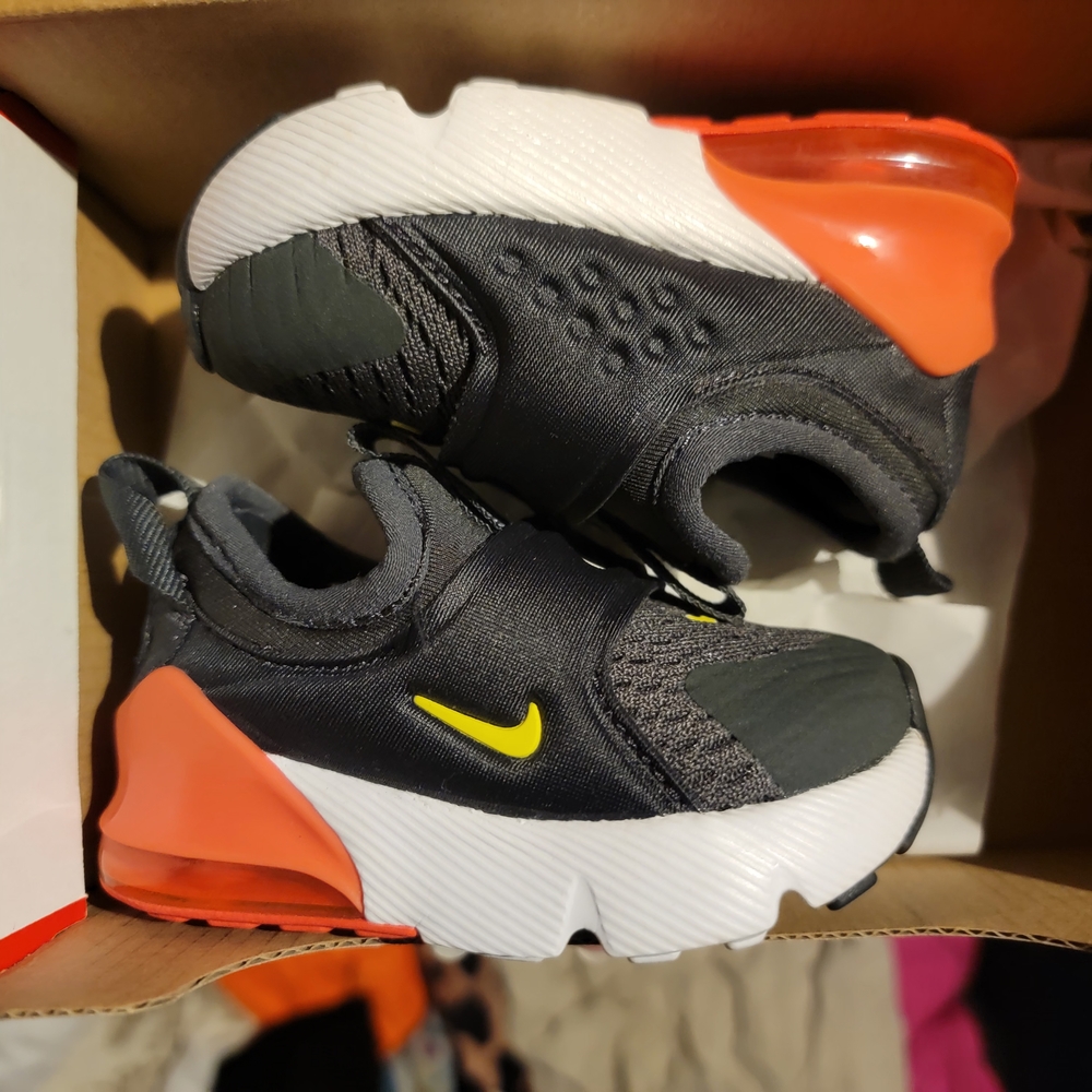 Nike Kids' Black and Red Sneakers
